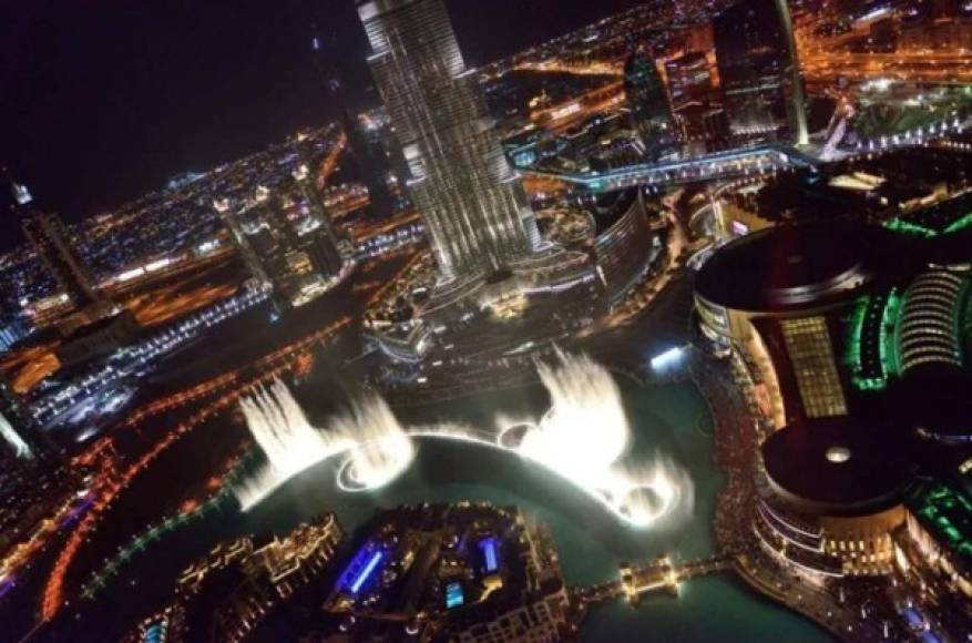 Muy turístico, el emirato recibió más de 16 millones de visitantes el año pasado y esperaba recibir 20 millones en 2020 antes de ser drásticamente afectado por la pandemia.