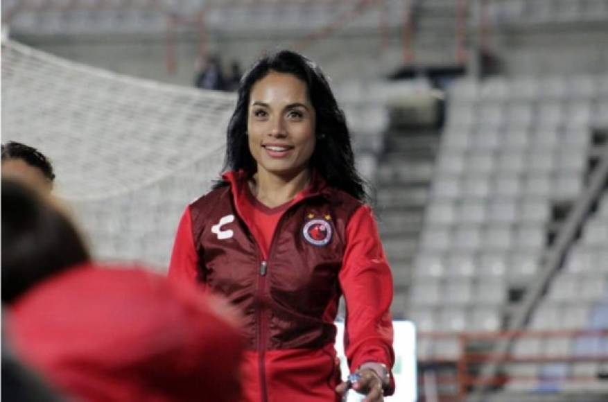 La Liga MX Femenil también presume de tener a una de las doctora más sexys del fúbol en México y el mundo.