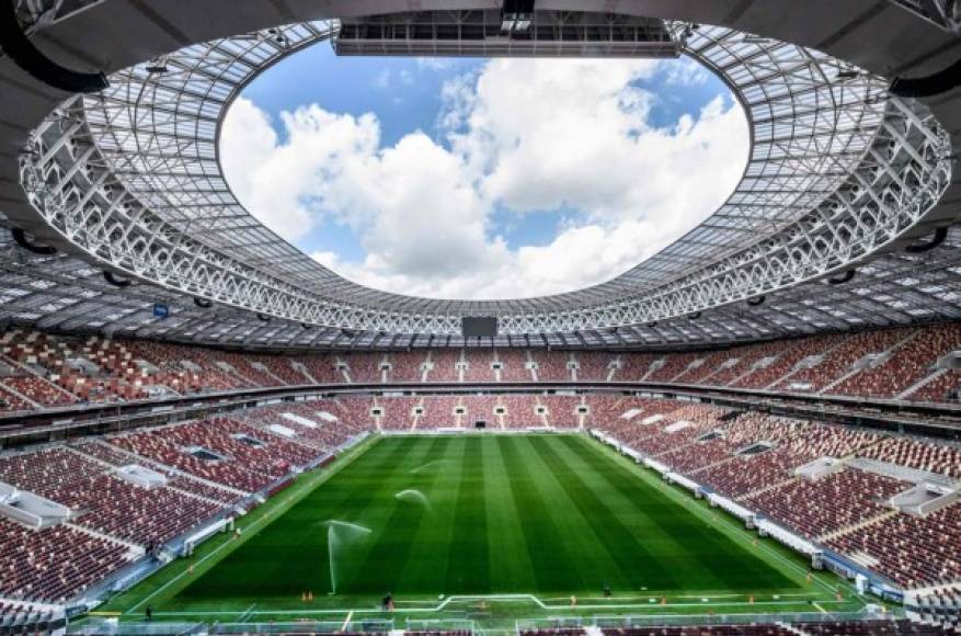 Luzhniki Stadium - Conocido durante la Unión Soviética como Estadio Central Lenin, se encuentra en la ciudad de Moscú y fue inaugurado en 1956. Tras varias remodelaciones alcanzó una capacidad total de 81.500 espectadores. Foto AFP