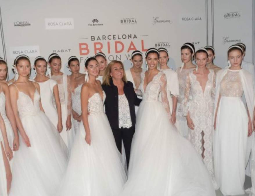 Los vestidos de novia que estuvo viendo Antonella Roccuzzo en el desfile de la diseñadora Rosa Clará.