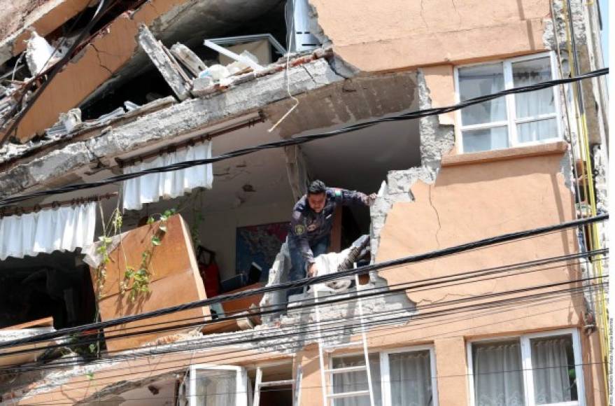 Esta vez el movimiento telúrico se sintió en el centro de México con más fuerza que el registrado el 7 de septiembre pasado, de magnitud de 8,2 en la escala de Richter, dado que el epicentro fue más cercano.