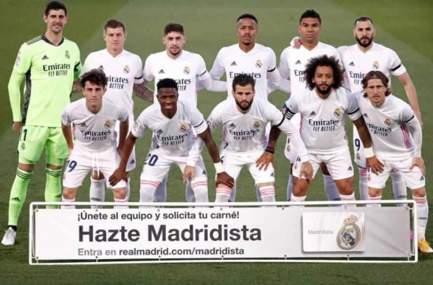 El 11 titular del Real Madrid posando antes del inicio del partido contra el Sevilla.