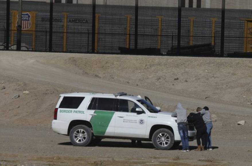 Biden suspendió el decreto 'Quédate en México', emitido por Trump y que obligaba a los solicitantes de asilo a esperar la respuesta de su petición en territorio mexicano.