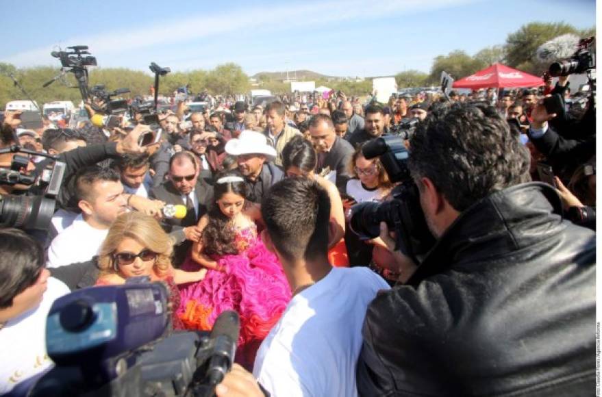 Decenas de reporteros se dieron cita a La Joya para cubrir la fiesta más popular de México.