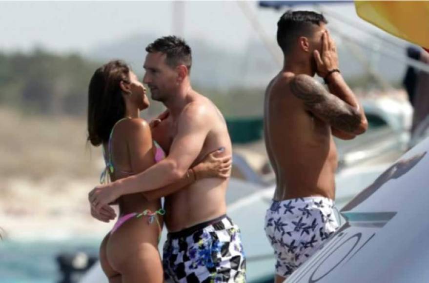 Messi y Antonela siempre demuestran su amor en público.<br/><br/>Foto cortesía Mundo Deportivo
