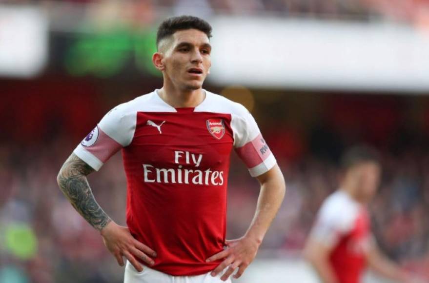 El mediocampista uruguayo Lucas Torreira, del Arsenal, está cerca de llegar cedido al Atlético de Madrid y ser ahora compañero de su compatriota Luis Suárez.<br/><br/>El volante ofensivo dejaría Londres rumbo a Madrid una vez que el Aleti logre desvincular al mexicano Héctor Herrera, jugador que no terminó de colmar las expectativas del técnico Diego Simeone.