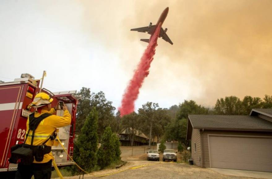 Los incendios forestales registrados en el norte de California han provocado la evacuación de más 5.000 personas, segúnel Cuerpo de Bomberos del estado, que alertó que más de 60 viviendas se han visto envueltas por las llamas en Mariposa, una comunidad cercana al parque nacional de Yosemite.