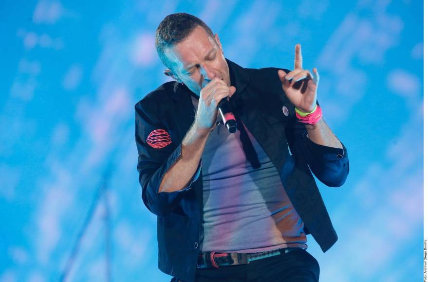 A mediados de noviembre de ese mis año, los fans vieron a Johnson en el concierto de Coldplay en Buenos Aires, Argentina. Era el último show de la gira Head Full Of Dreams de la banda y que Johnson estaba viendo el show desde un punto de vista de nivel VIP.