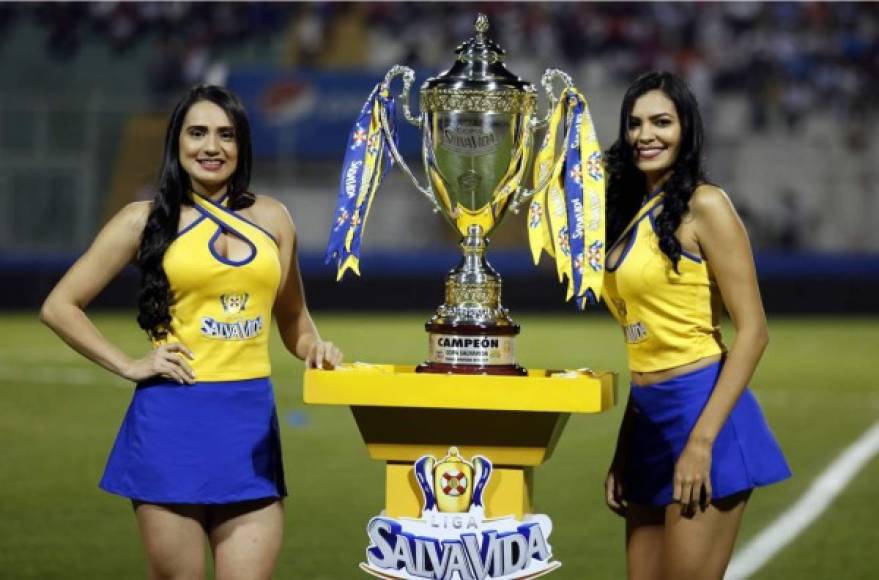 Las imágenes del ambientazo en el estadio Nacional para el partido de vuelta de la semifinal entre Olimpia y Real España.