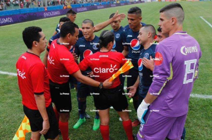 Los jugadores del Motagua estaban enojados por la decisión tomada por Melissa Pastrana.