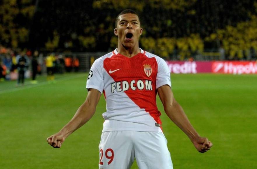 'Por 80 millones, el Mónaco solo vendería una pierna de Mbappé'. Uno de los agentes con más prestigio de Italia, Pascal Boisseau, ha señalado en Le10Sport que la oferta económica ofrece el PSG por Mbappé está lejos de las pretensiones que tiene el Mónaco. 'Sólo hay cuatro equipos en el mundo que pueden permitirse pagar lo que cuesta Mbappé: el City, el United, el Barça o el Real Madrid', apuntó.