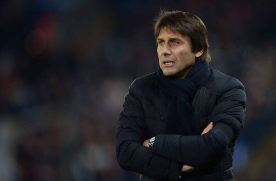 En Inglaterra se afirma que Antonio Conte ha desestimado cualquier posibilidad de marcharse al Inter de Milán y que en breve firmará una extensión de contrato con el Chelsea.