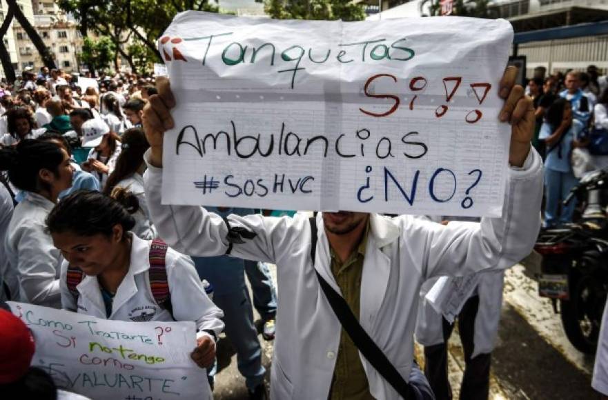 Los doctores condenaron la represión de las fuerzas de seguridad bolivarianas a las protestas opositoras contra Maduro.