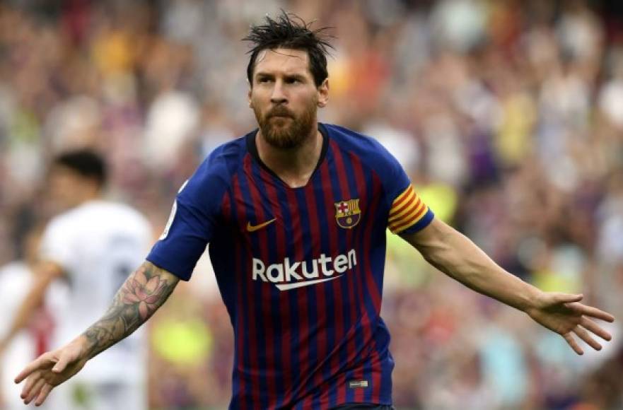 En la parte de arriba, Rakitic puso a su actual compañero de equipo en el Barcelona, Lionel Messi, en la zona derecha del ataque.