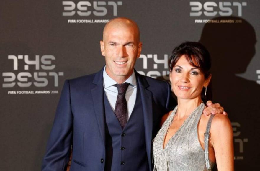 El exjugador y hoy entrenador Zinedine Zidane junto a su amada esposa.