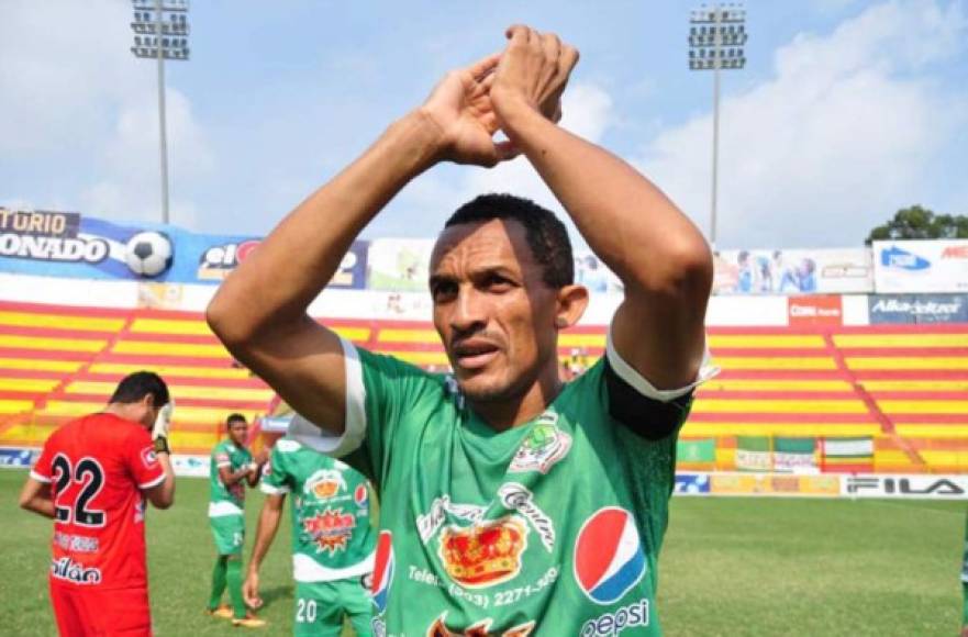 William Reyes (39 años) Águila (Salvador).