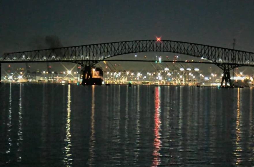 El secretario de Transporte de Maryland, Paul Wiedefeld, indicó ante la prensa que la baja temperatura del agua, su profundidad, de unos 15 metros, y la oscuridad cuando se produjo el suceso dificultan el trabajo.