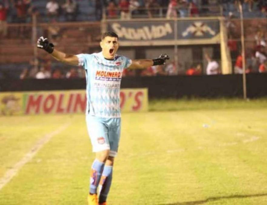 Harold Fonseca: El portero se encuentra con la selección de Honduras disputando la Copa Oro y no ha definido su futuro para la próxima campaña. Finalizó su contrato con Motagua y en el Olimpia han revelado que lo quieren para la próxima campaña.