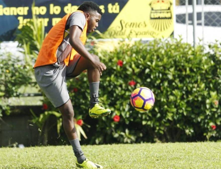 Clinton Arzú: El mediocampista es la nueva incorporación del Real España, vuelve a casa tras pasar en la temporada pasada con la UPN.