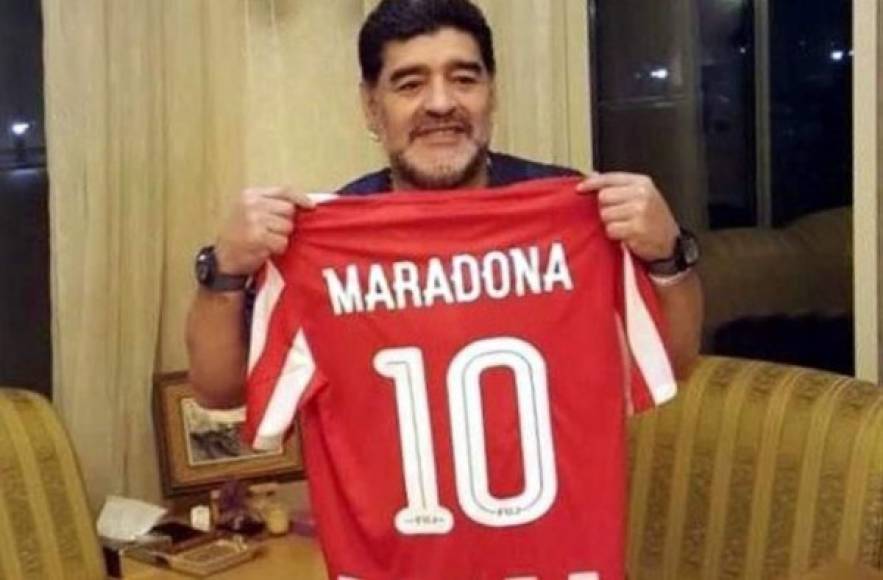 El astro argentino Diego Armando Maradona será la próxima temporada el entrenador del Fujairah, equipo de la segunda categoría del fútbol de los Emiratos Árabes Unidos, informa este domingo la prensa de ese país.