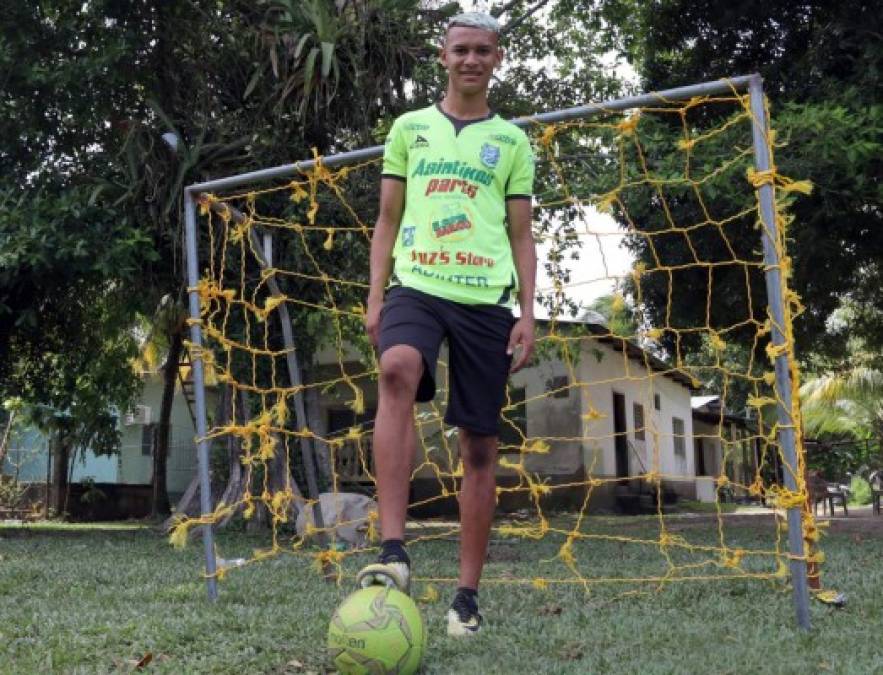 Kervin Arriaga: El joven mediocampista tiene contrato todavía con Platense, pero el propio jugador ha revelado contactos con el Olimpia para unirse al club albo en la próxima campaña.