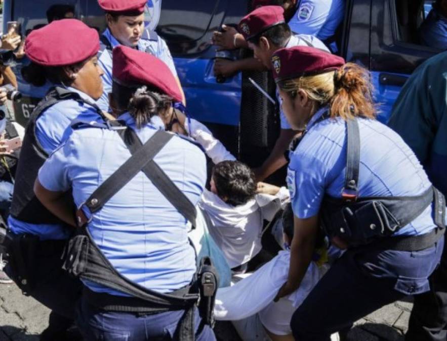 También fue capturado José Dolores Blandino, padre de Xiómara Blandino, la actual pareja de Juan Carlos Ortega Murillo, hijo del presidente Ortega y la vicepresidenta Rosario Murillo, según publicó en sus redes sociales Gioconda Artola, esposa del detenido.