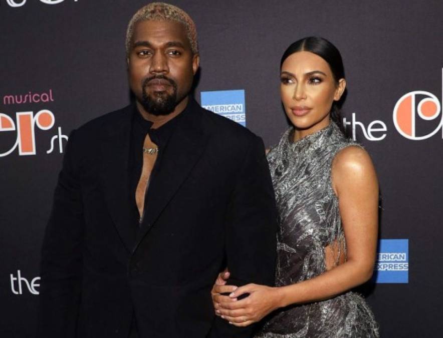Kanye West<br/><br/>Después de su segundo embarazo, Kim Kardashian West sufrió de preeclampsia y placenta accreta, por lo que una gestación más ponía en riesgo su salud. <br/><br/>No obstante, no fue impedimento para que ella y su esposo Kanye West tuvieran más hijos.