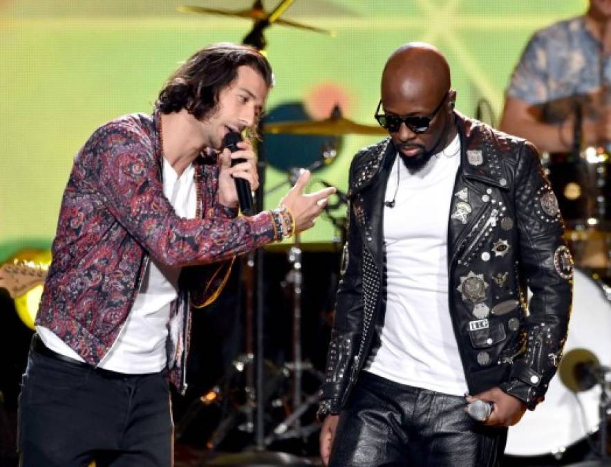 Nasri de Magic! y Wyclef Jean en su presentación en los American Music Awards 2014.