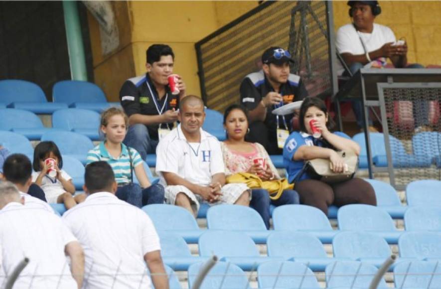 El clima no fue factor para acompañar a la Selección catracha.