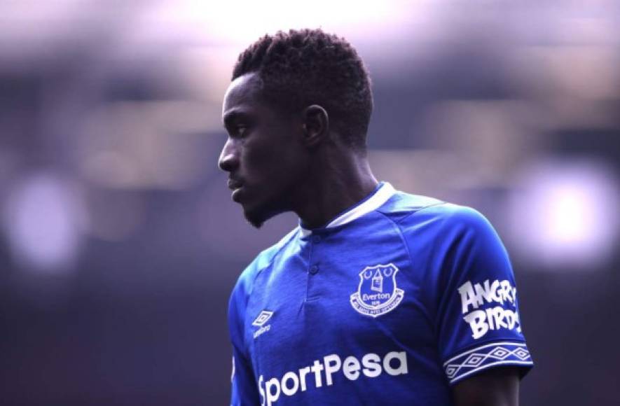 Idrissa Gana Gueye: Mediocampista senegalés que destaca en el Everton de Inglaterra y al parecer sería uno de los primeros refuerzos del PSG para la próxima campaña. Cuenta con 29 años de edad.