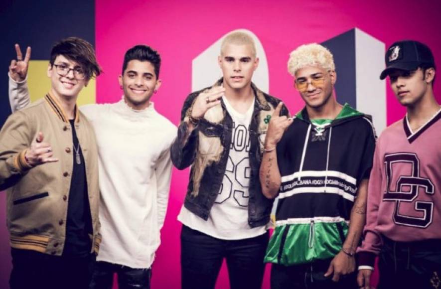 Los chicos de la boy band CNCO alborotaron a sus fans en Premios Juventud.