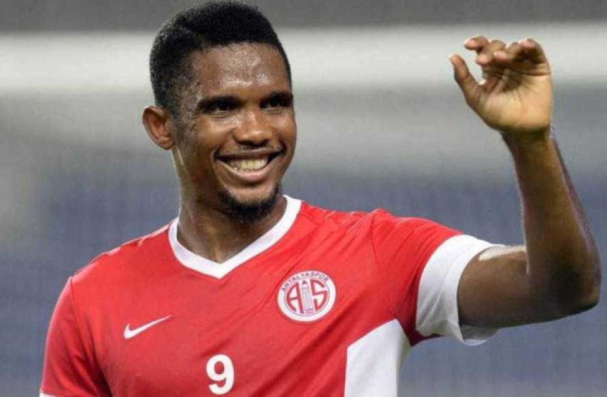 Samuel Eto’o cambia de equipo a sus 36 años. El exdelantero del Barça llegó a un acuerdo este martes para desvincularse del Antalyaspor y el miércoles mismo firmará por el Konyaspor. Ambos equipos ocupan los puestos de descenso de la Superliga turca: el camerunés pasa del antepenúltimo clasificado al penúltimo.