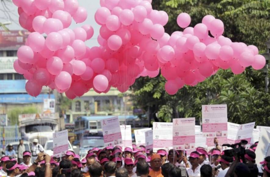 Las celebraciones realizadas por la organización Calcutta Breast Health en Calcuta. EFE