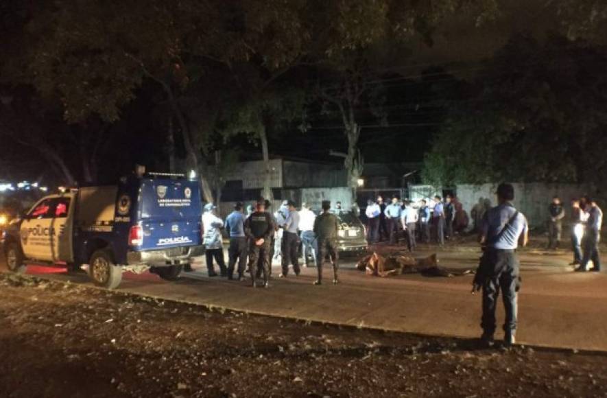 Cinco personas fueron ultimadas a balazos en el barrio Barandillas de San Pedro Sula cuando viajaban en una camioneta CR-V negra.