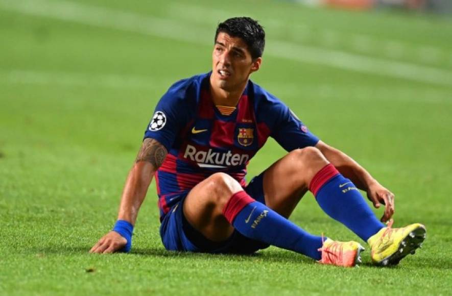 Luis Suárez (33 años) - El delantero uruguayo tuvo una mala temporada en el Barcelona y eso podría forzar su salida. Disputó 28 partidos en Liga (marcó 16 goles), 1 en Copa del Rey y 7 en Champions (marcó 5 goles).