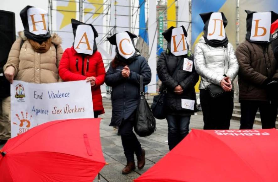 Ucrania. <br/>Piden legalizar prostitución. Trabajadoras sexuales y activistas solicitan la legalización de la prostitución en la plaza de la Independencia de Kiev.