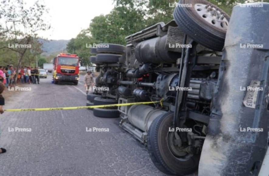 El fallecido aún no ha sido identificado. Los demás heridos fueron traslados al centro asistenciario más cercano.