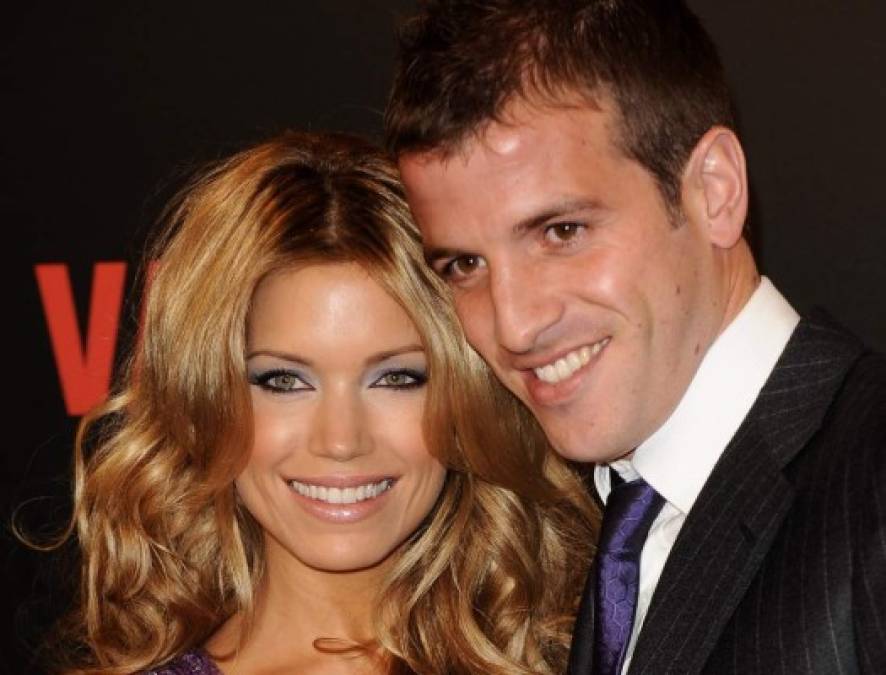 La escultural modelo, actriz y presentadora holandesa Sylvie Meis es la esposa del jugador Rafael van der Vaart, quien seguramente está muy orgulloso de estar junto ella.