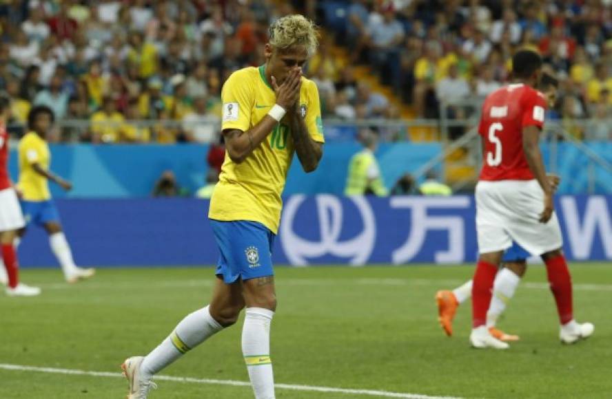 Brasil se sumó hoy a Alemania, Argentina y España en un club de selecciones que decepcionaron en el debut del Mundial de Rusia.