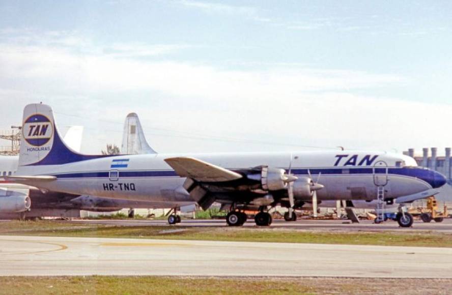 27 DE ENERO DE 1973<br/>Un carguero Douglas DC-6 de la aerolínea TAN se accidenta a 16 kilómetros del aeropuerto Toncontín. Mueren tres tripulantes de la nave.
