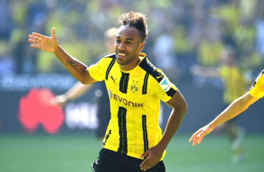 Aubameyang: El delantero estaría con sus horas contadas en el Dortmund, el Milan y Chelsea se lo pelean.