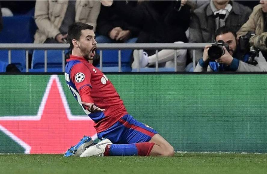 Georgi Schennikov celebrando su gol, el 0-2 del CSKA de Moscú contra el Real Madrid.