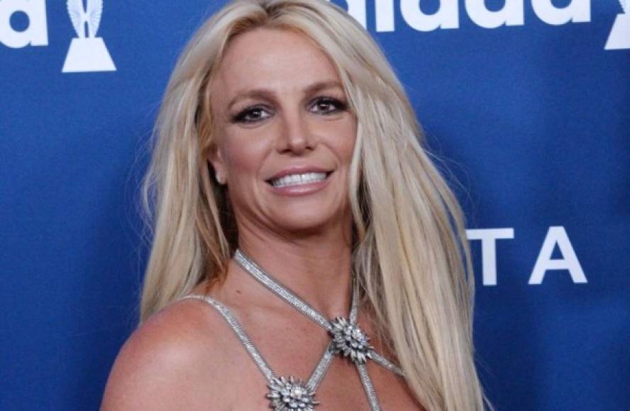 Britney Spears, el 26 de diciembre de 2016, sus fanáticos quedaron en shock cuando se enteraron que la princesa del pop 'había muerto' en un accidente de auto, pero todo se trató de una broma de mal gusto de un criminal de las redes, que usó la etiqueta #RIPBRITNEY, para difundir la noticia a través de la cuenta de Twitter de la discográfica Sony.