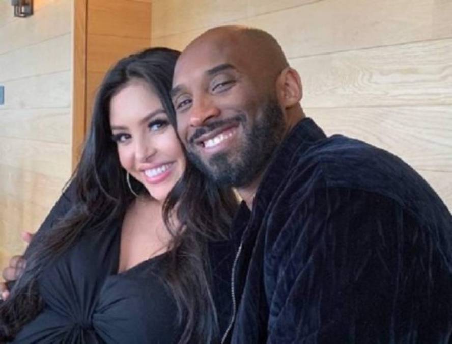 Otra de las amigas de Vanessa Bryant contó que está recibiendo apoyo de muchas personas: 'Está rodeada de personas que la aman y aman a Kobe Bryant. Ella tiene un buen sistema de apoyo. Ella confía en su fe. Ella no está sola. Pero ella lamentará esto por mucho tiempo”.