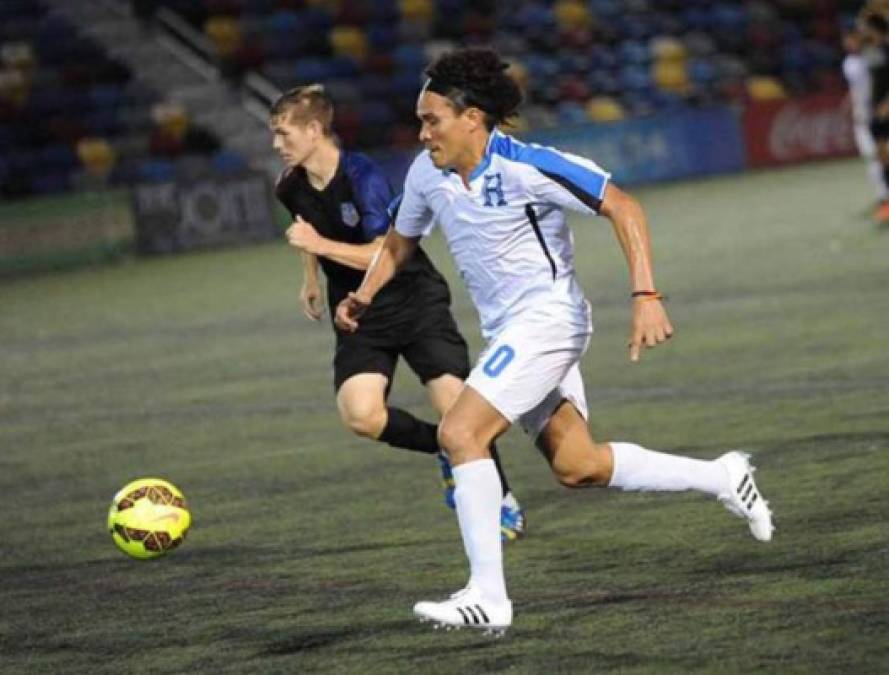 Rambo de León también ha logrado seguir portando la camiseta de la selección de Honduras en Estados Unidos. Aunque en está ocasión a nivel amateur, pero se logra ganar su respectiva cantidad de dólares.