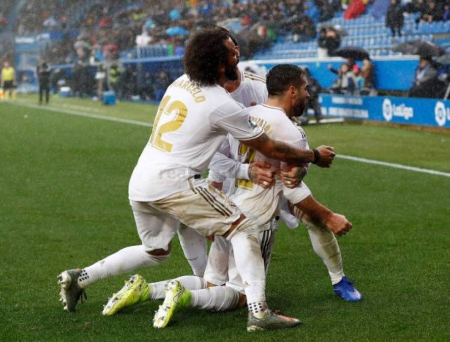 Marcelo y Sergio Ramos fueron los primeros en llegar a celebrar con Dani Carvajal.