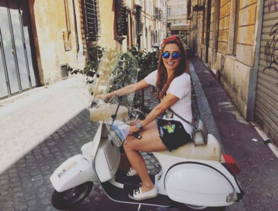 Galilea Montijo disfrutando de un paseo en Italia.