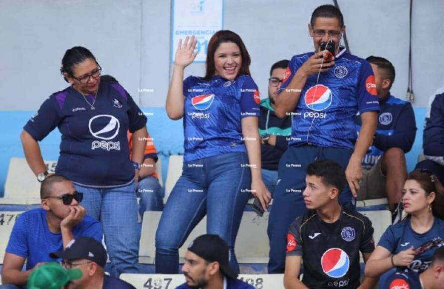 El sector de silla fue abarrotado por aficionados del Motagua.