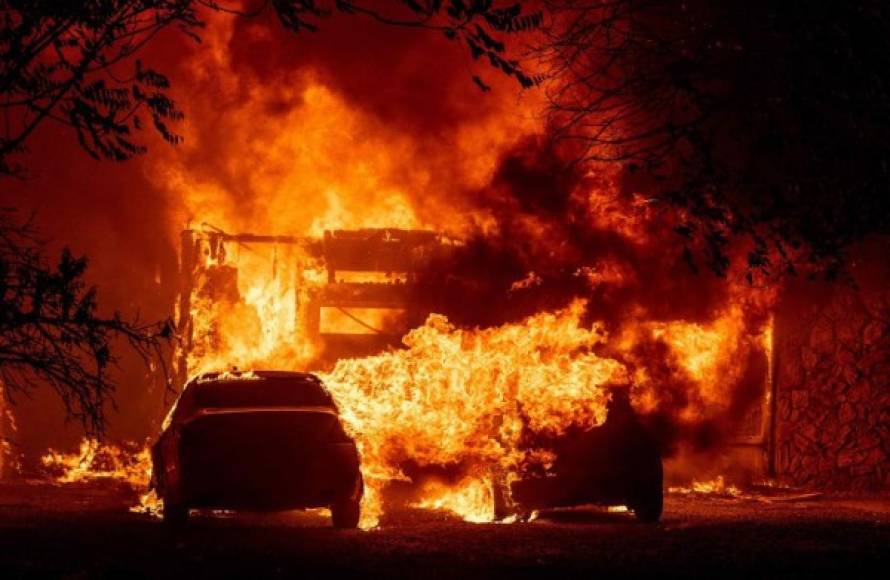 El gobernador de California, Gavin Newsom, declaró este martes el estado de emergencia por los numerosos incendios que se han avivado por una histórica ola de calor en la Costa Oeste de EEUU.