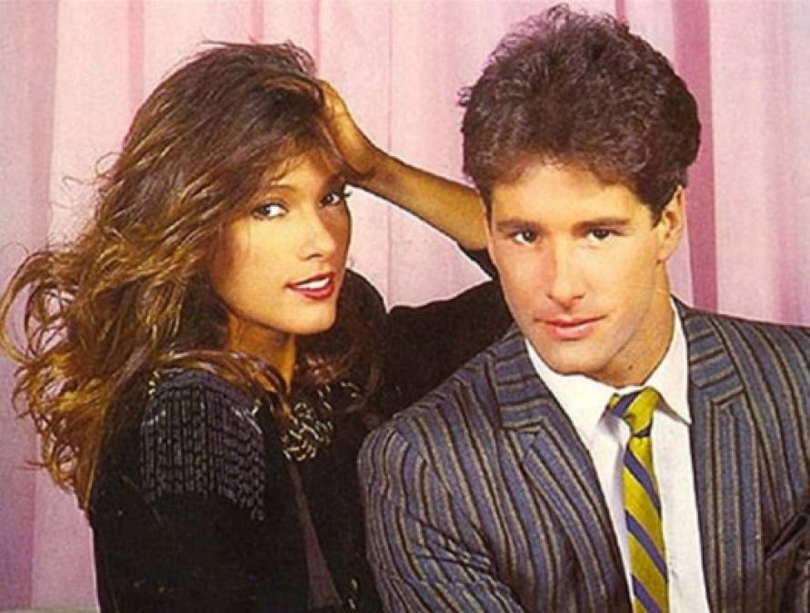 Los actores se conocieron cuando protagonizaron la telenovela 'Abigaíl' en 1989.<br/><br/>Según la actriz su matrimonio con Carrillo fue tormentoso, ya que este le fue infiel desde el mismo día de su boda, como lo confesó años más tarde, engañándola hasta con la vecina. <br/><br/>'Me contó que fue con una vecina en el ascensor, cuando volvía a su casa', dijo Fulop a Osvaldo Sabatini , 'Él supuso que a mí me pasaba como a él, que a cada dos pasos se le regalaban, entonces me lo contó para empezar desde cero, ya que nos habíamos casado', explicó la actriz.<br/><br/>En 2016, Carrillo había confesado su infidelidad: 'Tenía 19 años y estaba volviendo a casa después de mi matrimonio por civil, vivíamos cada uno en su casa; y vi a una vecina y nos dimos un agarrón en el ascensor. Cosas de niños, cosas de pe****s'.<br/><br/>